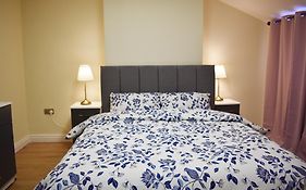 Birmingham City Centre Bedroom, Parking, Wifi, Kitchen, Living Room
